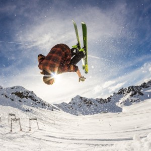 爱游戏官网充值-_山顶会议：在山巅会议厅外的高空运动会_，山顶会谈