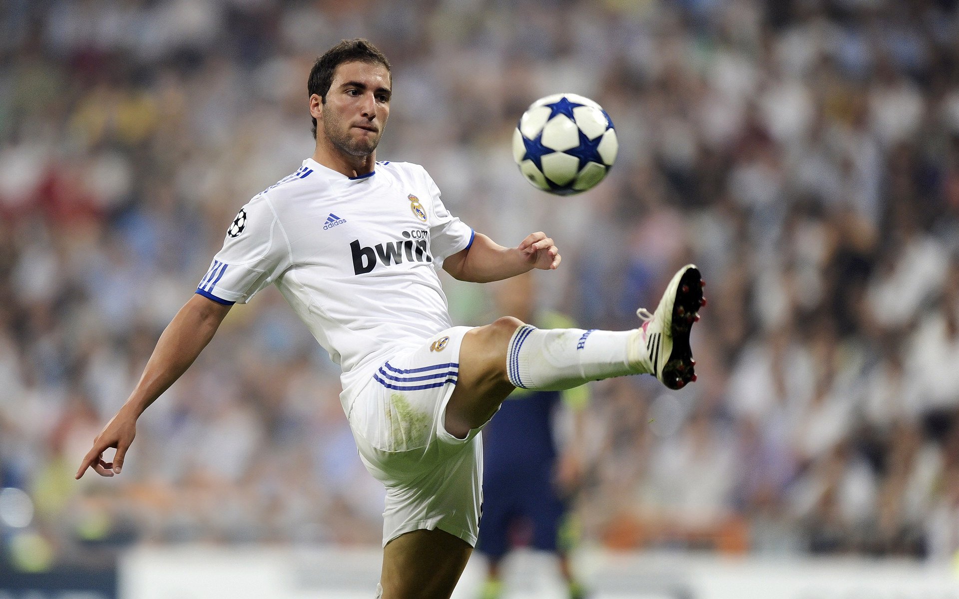 “英超悬念继续升温，争冠集团形势严峻”，英超夺冠预测